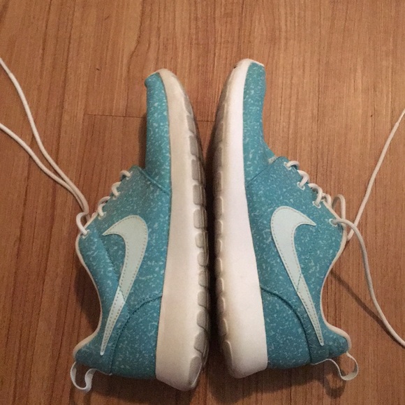 Nike Roshes - Picture 2 of 8